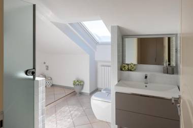 Villa Vittoria-Seasonal Warm Pool-Shared Sauna-Bellagio Village Residence