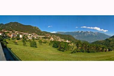 Attico Florian Vesio by Gardadomusmea