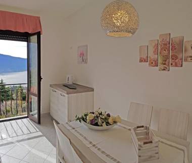 Casa Palanca Lake view apartment by Gardadomusmea