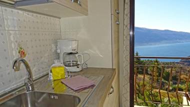 Casa Palanca Lake view apartment by Gardadomusmea