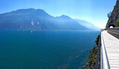 Casa Nonno Sergio lake view by Gardadomusmea