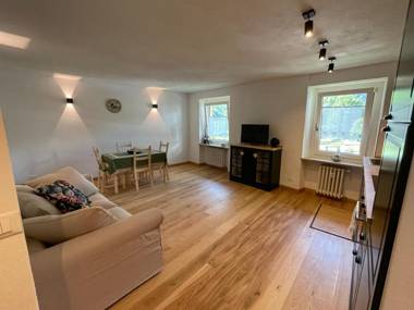 New Newly Renovated Apartment Palleusieux