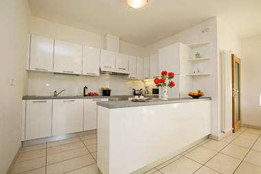 Torbole Relax Pool & Balcony Apartment