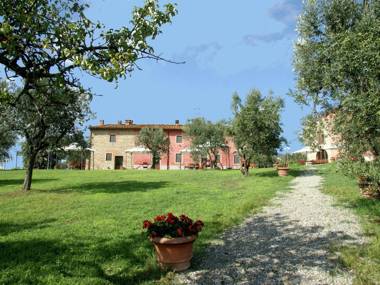 Cozy Holiday Home in Capraia e Limite with Pool