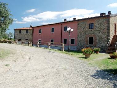 Cozy Holiday Home in Capraia e Limite with Pool