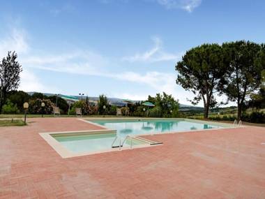 Lush Farmhouse in Gambassi Terme Fi with Tennis Court