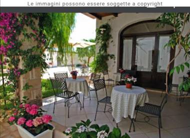 Room in BB - Spacious quadruple room in ancient Masseria near the sea in a quiet olive trees
