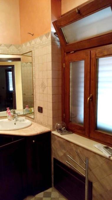 One bedroom appartement with furnished balcony and wifi at Montagnareale 5 km away from the beach