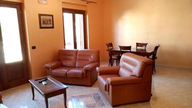 One bedroom appartement with furnished balcony and wifi at Montagnareale 5 km away from the beach