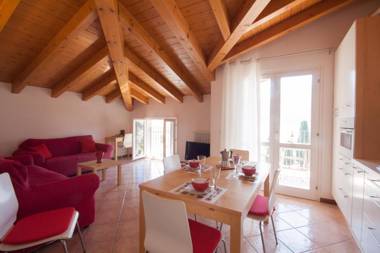 Casa del Sole - sleeps 4 with shared pool