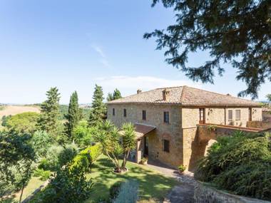 Lavish Holiday Home in Volterra with Swimming Pool