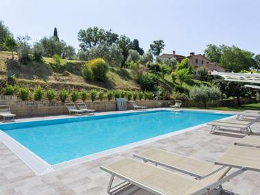 Lavish Holiday Home in Volterra with Swimming Pool