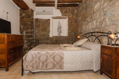 IL RICHIASTRO MEDIEVALE