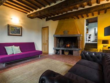 Exotic Holiday Home in Vinci with Swimming Pool