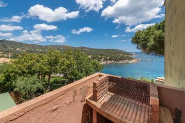 Accu is Prezzus D fronte mare