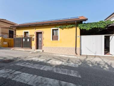 Appealing Villa in Villa San Giovanni with Garden