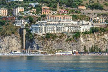 Lloyd's Baia Hotel