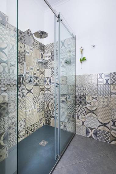 White Stylish Apartments 2