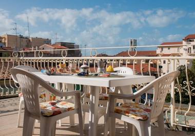 Attico con 2 camere in Via Vespucci