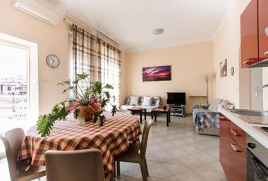 Attico con 2 camere in Via Vespucci