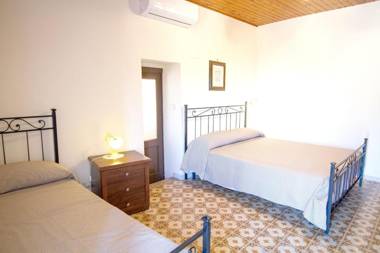 3 bedrooms villa with sea view enclosed garden and wifi at Trecastagni