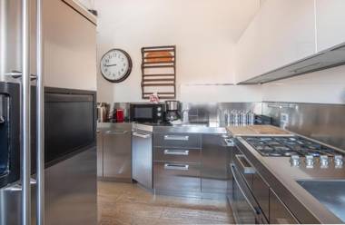 Stunning top floor flat in the heart of Verona - with car park