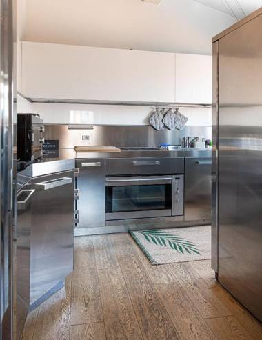 Stunning top floor flat in the heart of Verona - with car park