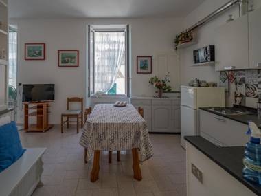 Nonna Rosetta Traditional Studio