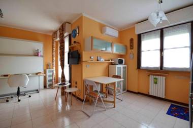 One bedroom appartement with furnished balcony and wifi at Vercelli