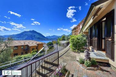 Lake retreat stunning view