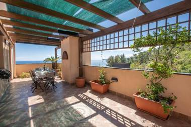 Casa Alice with shared pool sea view