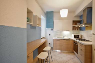 COZY LAKE COMO APARTMENTS