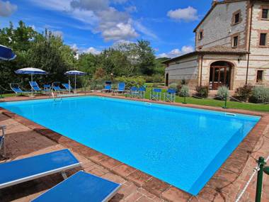 Cottage in Urbania with Swimming Pool Terrace and Garden