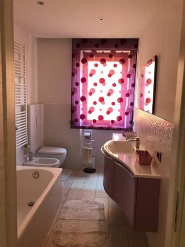 "CASA ROSI" Affittacamere o Appartamento in Esclusiva trequattrozerotrentatretrediciseiquattrouno