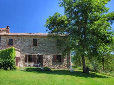Tranquil Farmhouse near Centre in Umbertide with Garden