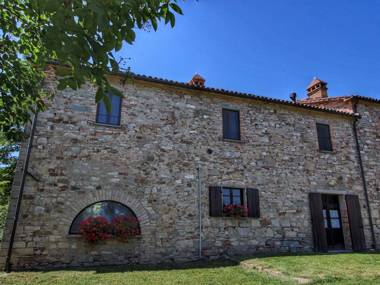 Tranquil Farmhouse near Centre in Umbertide with Garden