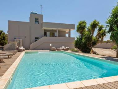 Refreshing Villa in Ugento with Private Swimming Pool