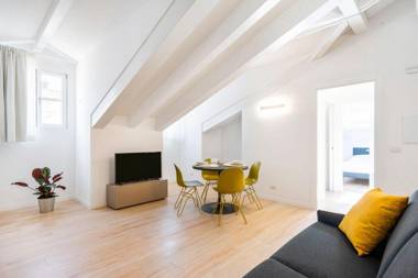 DOMO: Corner Suite City View