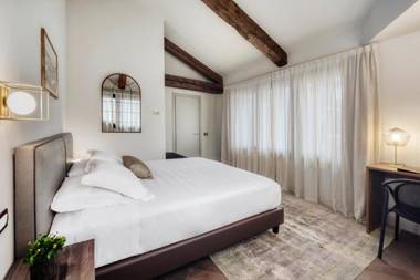 Porta Altinia Suites