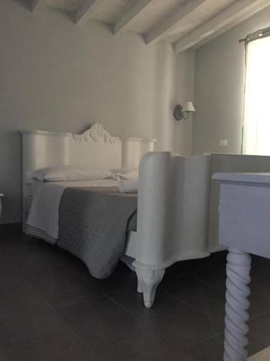 Skipper White Guest House