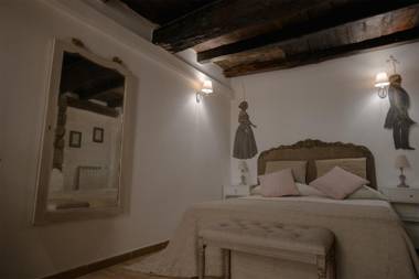 Livia's Charming Room