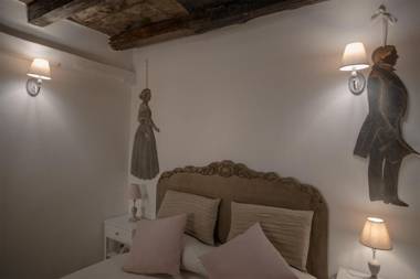 Livia's Charming Room