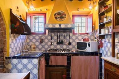 2 bedrooms house with shared pool and enclosed garden at Trequanda