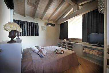 Le Selve Lake View Villas