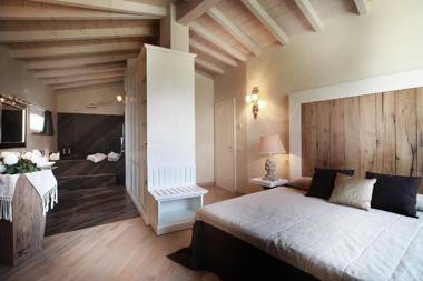 Le Selve Lake View Villas