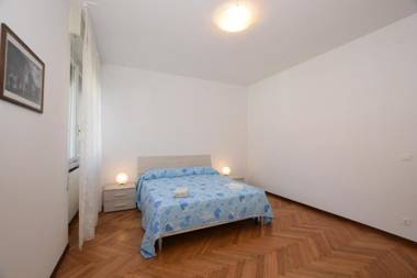 Margherita at 200 mt from lake