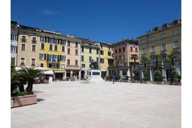 Samuel House - Chantal