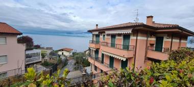 Luminoso appartamento vista lago