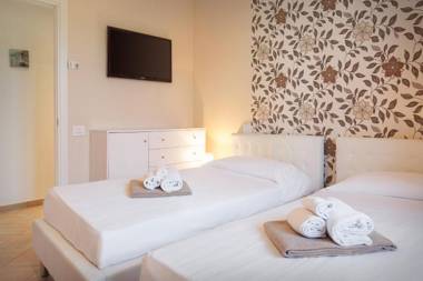 Villa Sybille With Pool And Lake View