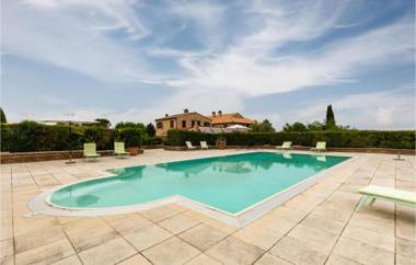 Amazing home in Tolentino with Outdoor swimming pool WiFi and 11 Bedrooms